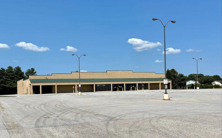 Pictures of Retail property located at 1505 E Broadway St, Campbellsville, KY 42718 for lease - image #1