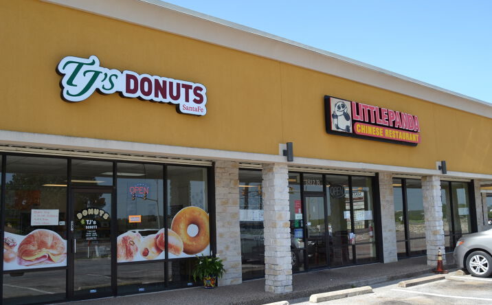 Pictures of Retail, Office, Restaurant property located at 1808-1812 Santa Fe Dr, Weatherford, TX 76086 for lease - image #1