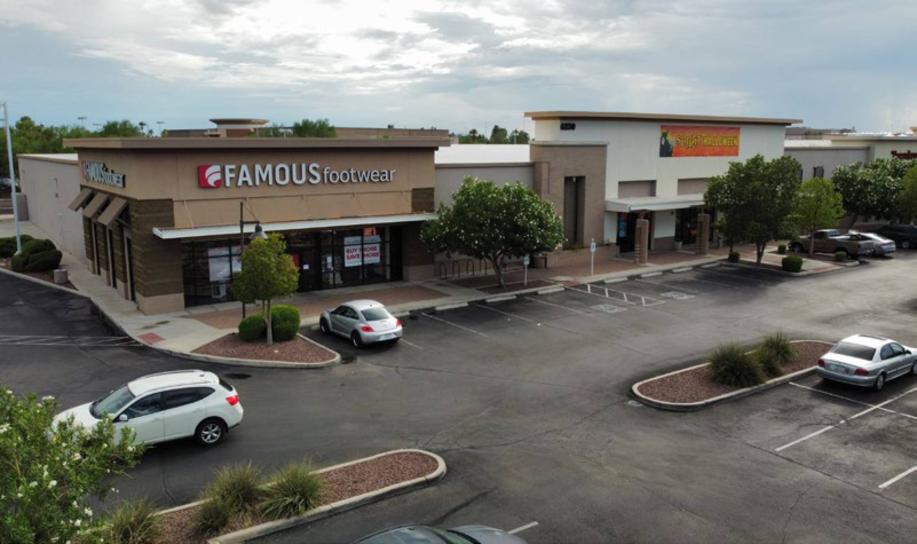 Famous footwear broadway fashion mall