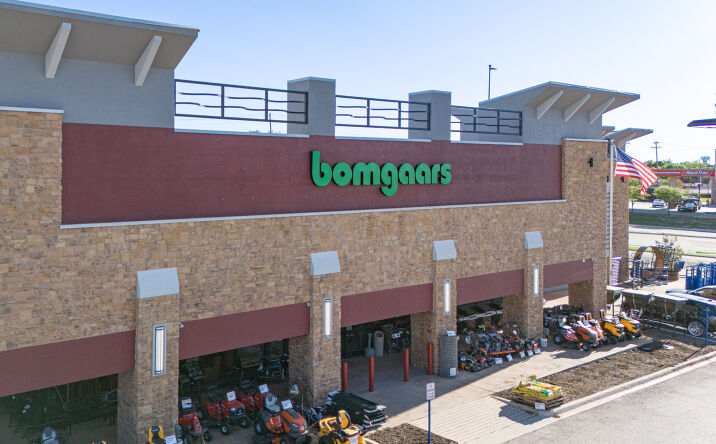 Pictures of Retail, Office, Restaurant property located at 102-158 College Park Dr, Weatherford, TX 76086 for lease - image #1