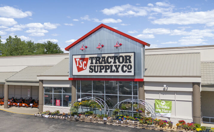 Pictures of Retail, Office, Restaurant property located at 2100-2202 Park Rd, Connersville, IN 47331 for lease - image #1