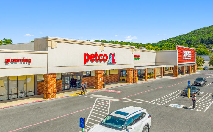 Pictures of Retail, Restaurant property located at 850 Statler Boulevard, Staunton, VA 24401 for lease - image #1