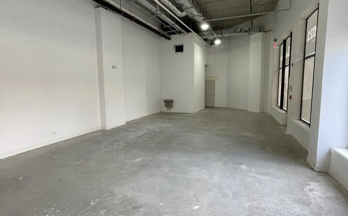 Pictures of Retail property located at 8025 Skokie Blvd, Skokie, IL 60077 for lease - image #1