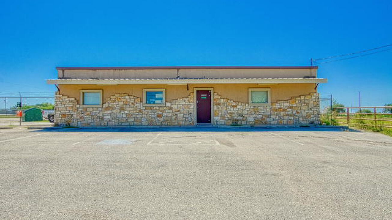 4754 Rakowitz Rd, Adkins, TX 78101 Office Space for Lease