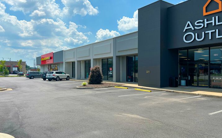 Pictures of Retail, Restaurant property located at 5129 Virginia Beach Blvd, Virginia Beach, VA 23462 for lease - image #1