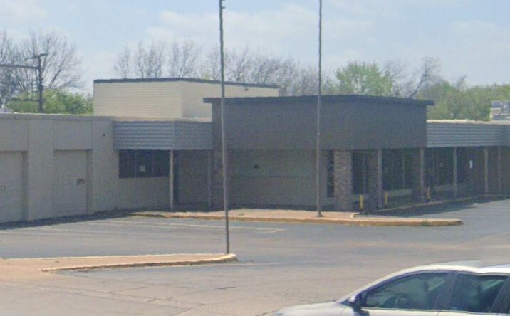 Pictures of Retail property located at 711 N Main St, Cleburne, TX 76033 for lease - image #1