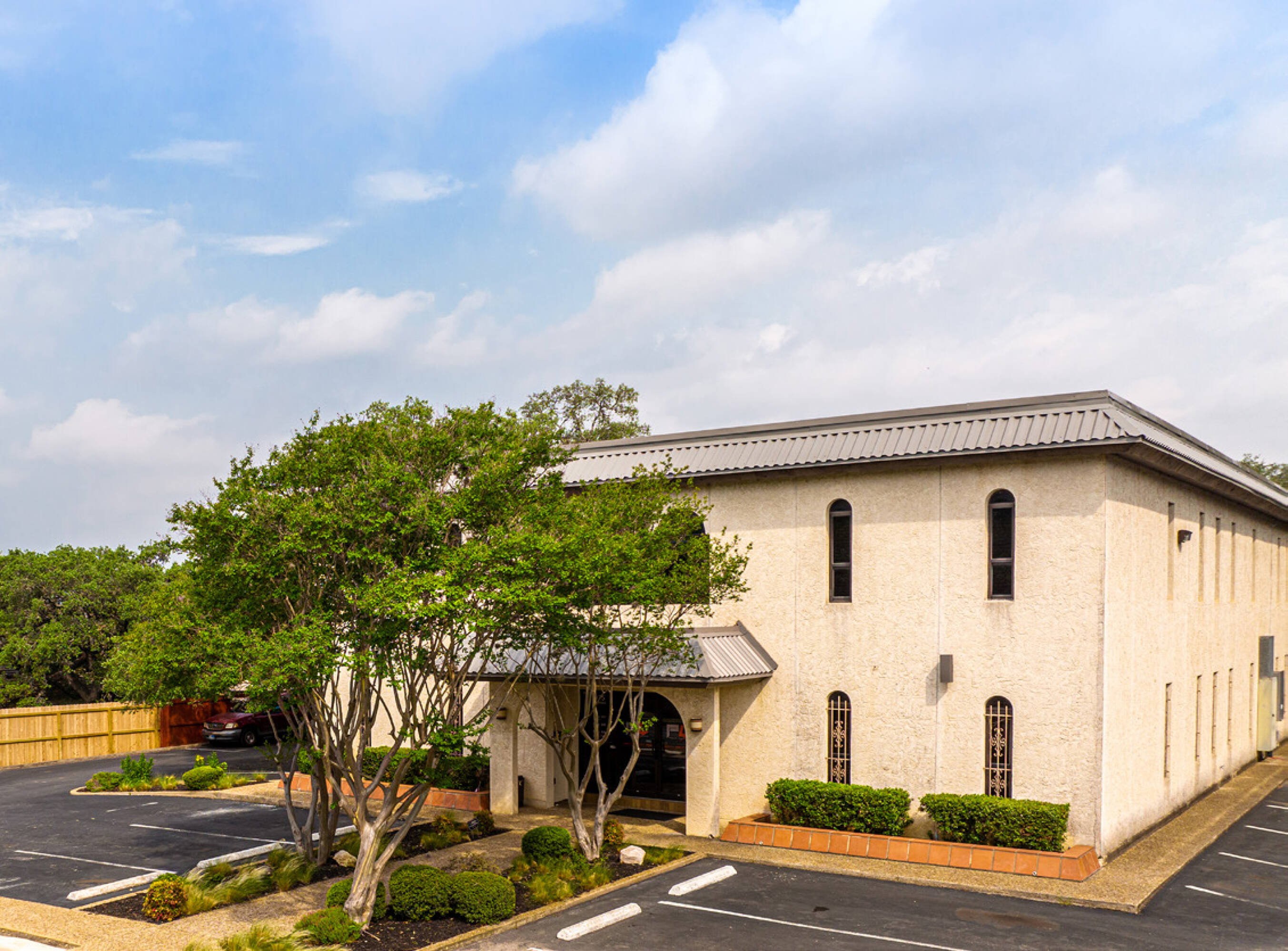 975 W Bitters Rd, San Antonio, TX 78216