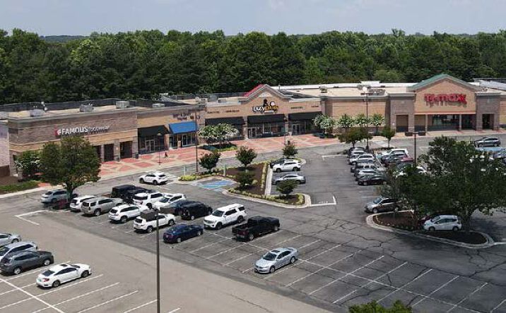Pictures of Retail property located at 4801 Commonwealth Centre Pkwy, Midlothian, VA 23112 for lease - image #1
