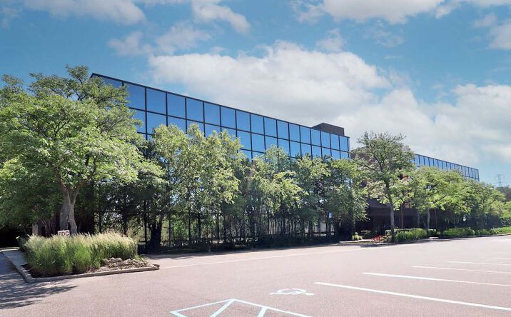 Pictures of Office property located at 300 E Long Lake Rd, Bloomfield Hills, MI 48304 for lease - image #1