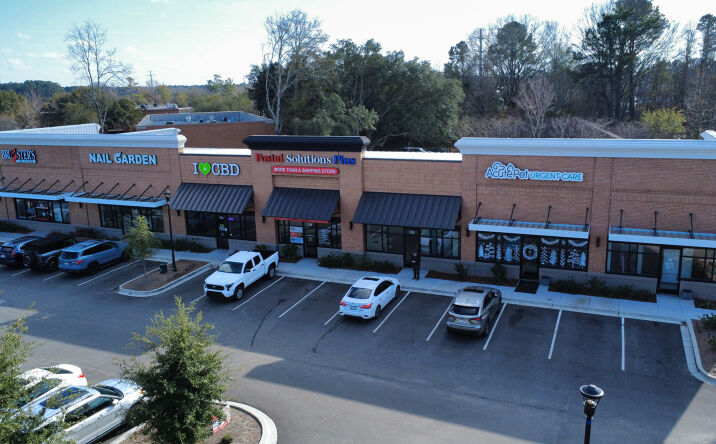 Pictures of Retail property located at 143 Berkeley Circle, Summerville, SC 29483 for lease - image #1