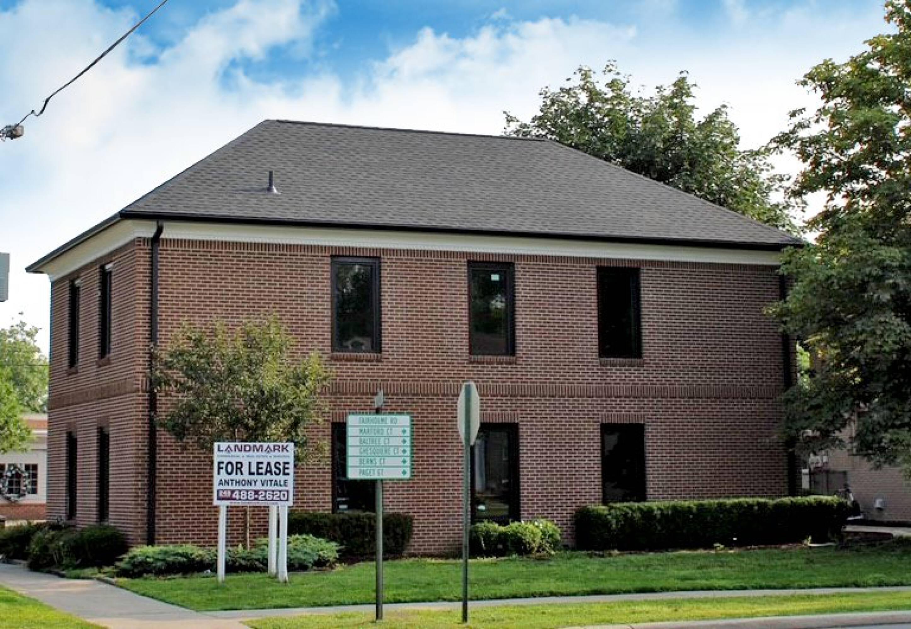 20100 Mack Ave, Grosse Pointe Woods, MI 48236