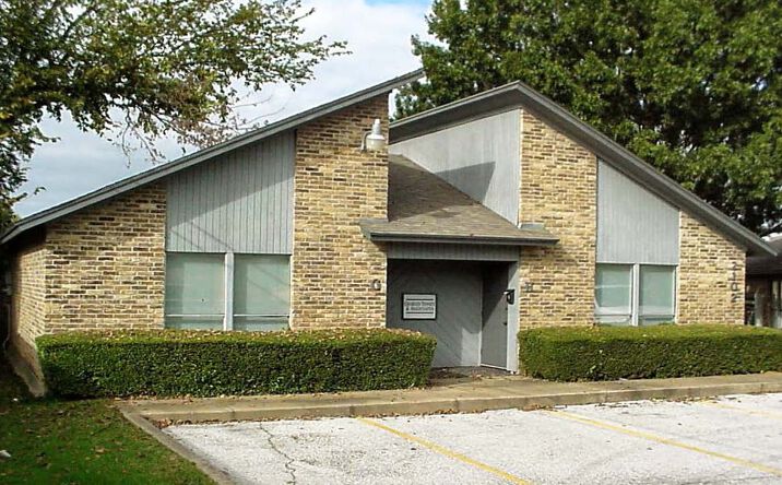 Pictures of Office property located at 2100-2104 Roosevelt Dr, Arlington, TX 76013 for lease - image #1