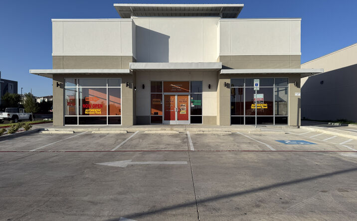 Pictures of Retail, Office, Restaurant property located at 2510 Jacaman Rd, Laredo, TX 78041 for lease - image #1