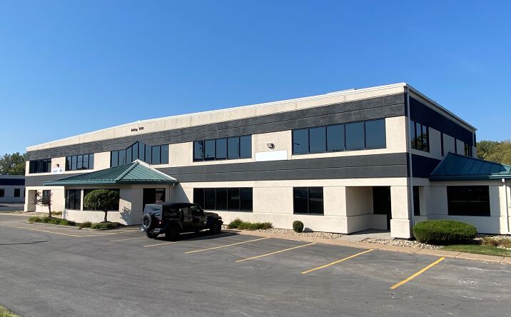 Pictures of Retail, Office property located at 5000 Tremont Ave, Davenport, IA 52807 for lease - image #1