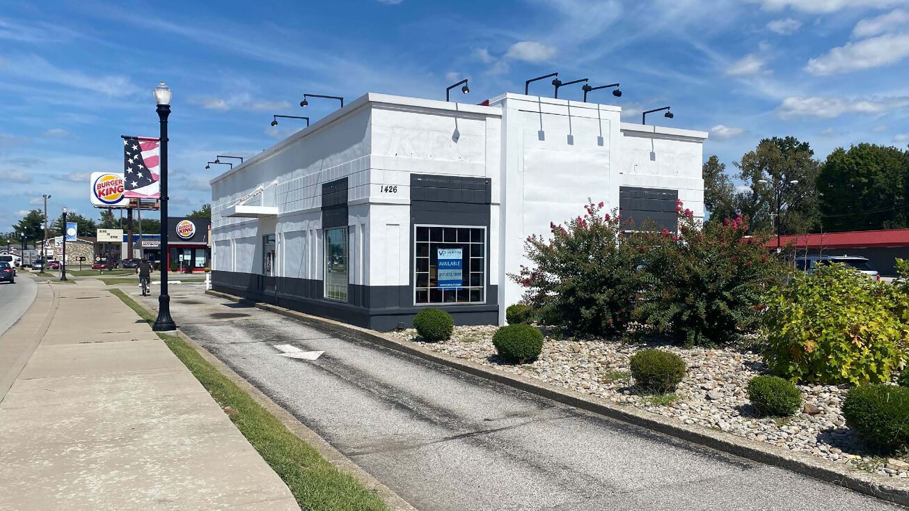 1426 E 10th St, Jeffersonville, IN 47130 Retail Space for Lease