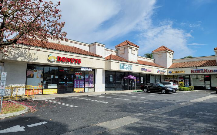 Pictures of Retail property located at 425 E Imperial Hwy, Los Angeles, CA 90061 for lease - image #1