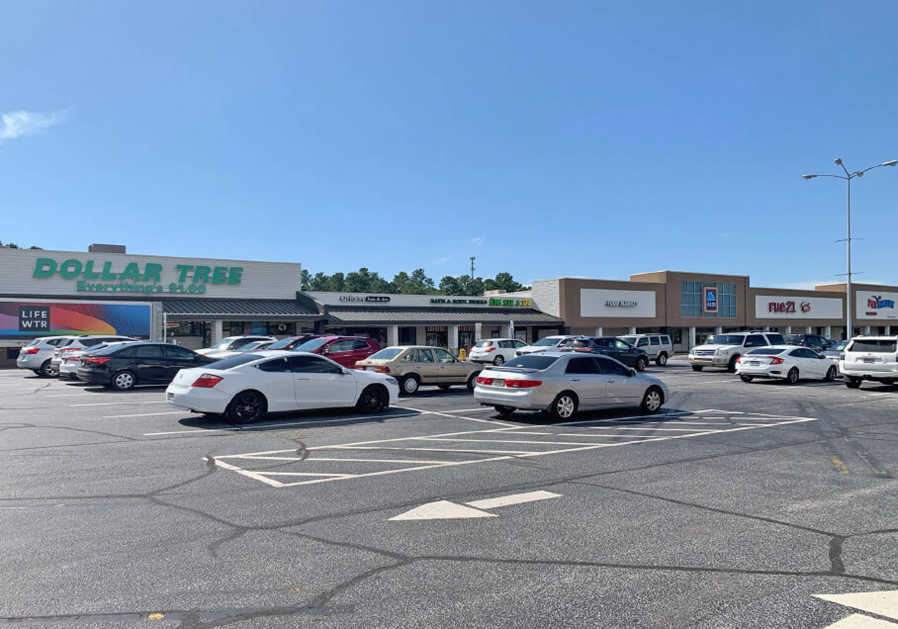 201 Applewood Center Pl, Seneca, SC 29678