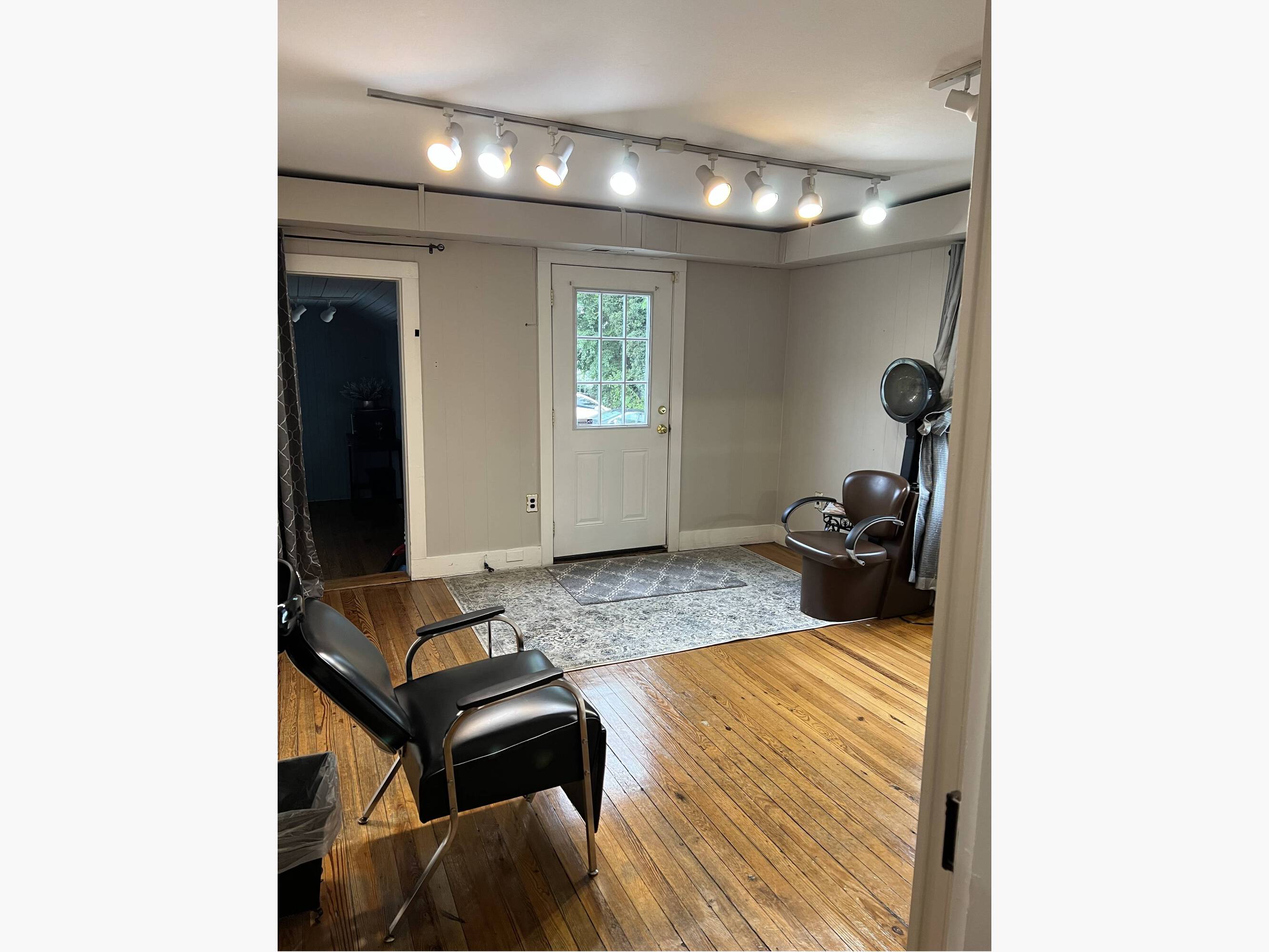 217 Loudoun St SE, Leesburg, VA 20175