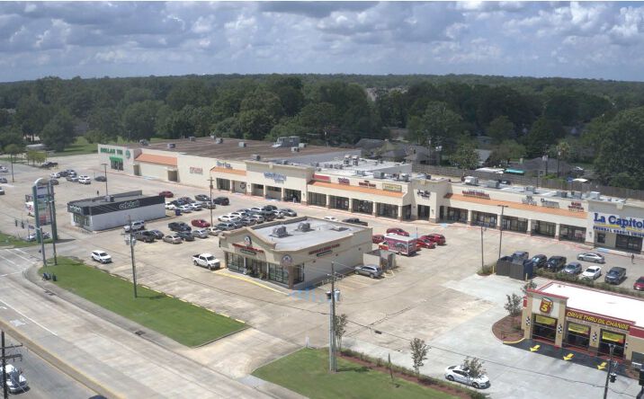 Pictures of Retail property located at 2142 O'Neal Ln, Baton Rouge, LA 70816 for lease - image #1