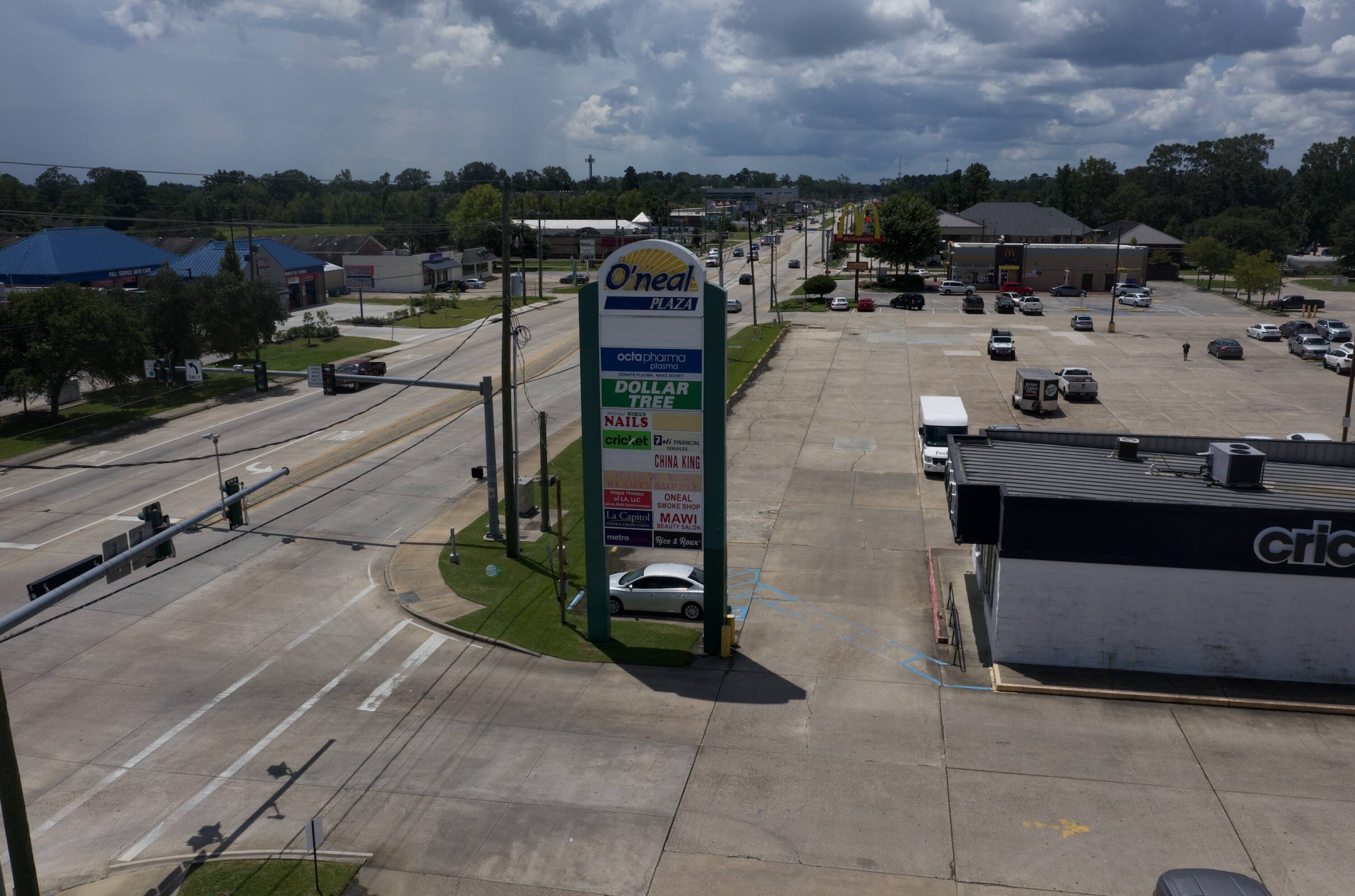 2142 O'Neal Ln, Baton Rouge, LA 70816 Retail Space for Lease O'Neal Plaza Shopping Center