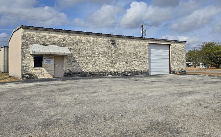 Pictures of Industrial property located at 817 Tradesmens Park Loop, Hutto, TX 78634 for lease - image #1