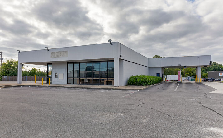 Pictures of Retail, Office, Restaurant property located at 5049 Summer Ave, Memphis, TN 38122 for lease - image #1
