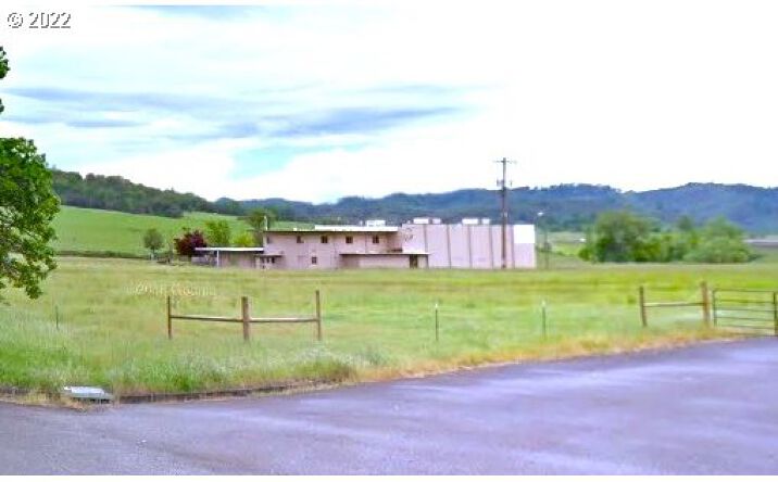 Pictures of Special Purpose, Retail, Industrial property located at 400 Grant Smith Rd, Roseburg, OR 97471 for lease - image #1