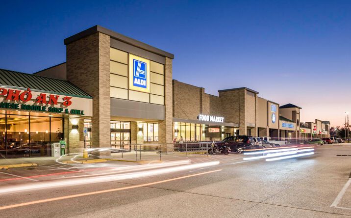 Pictures of Retail property located at 6900 Farm to Market 1960 Rd E, Humble, TX 77346 for lease - image #1