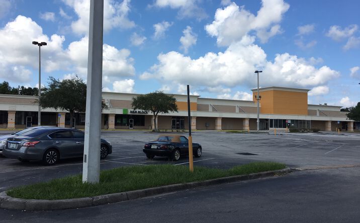 Pictures of Retail property located at 400 W Gulf Atlantic Hwy, Wildwood, FL 34785 for lease - image #1