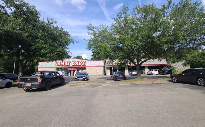 Pictures of Retail property located at 1875 Oak Ridge Rd E, Tallahassee, FL 32305 for lease - image #1