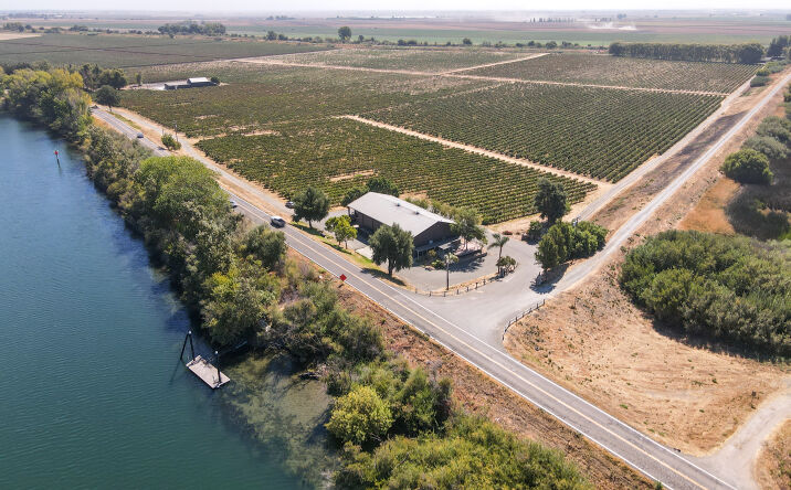 Pictures of Retail, Industrial property located at 15511 Isleton Rd, Isleton, CA 95641 for lease - image #1