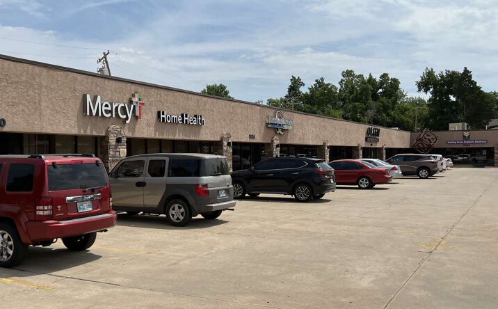 Pictures of Retail property located at 1120 S Douglas Blvd, Midwest City, OK 73130 for lease - image #1