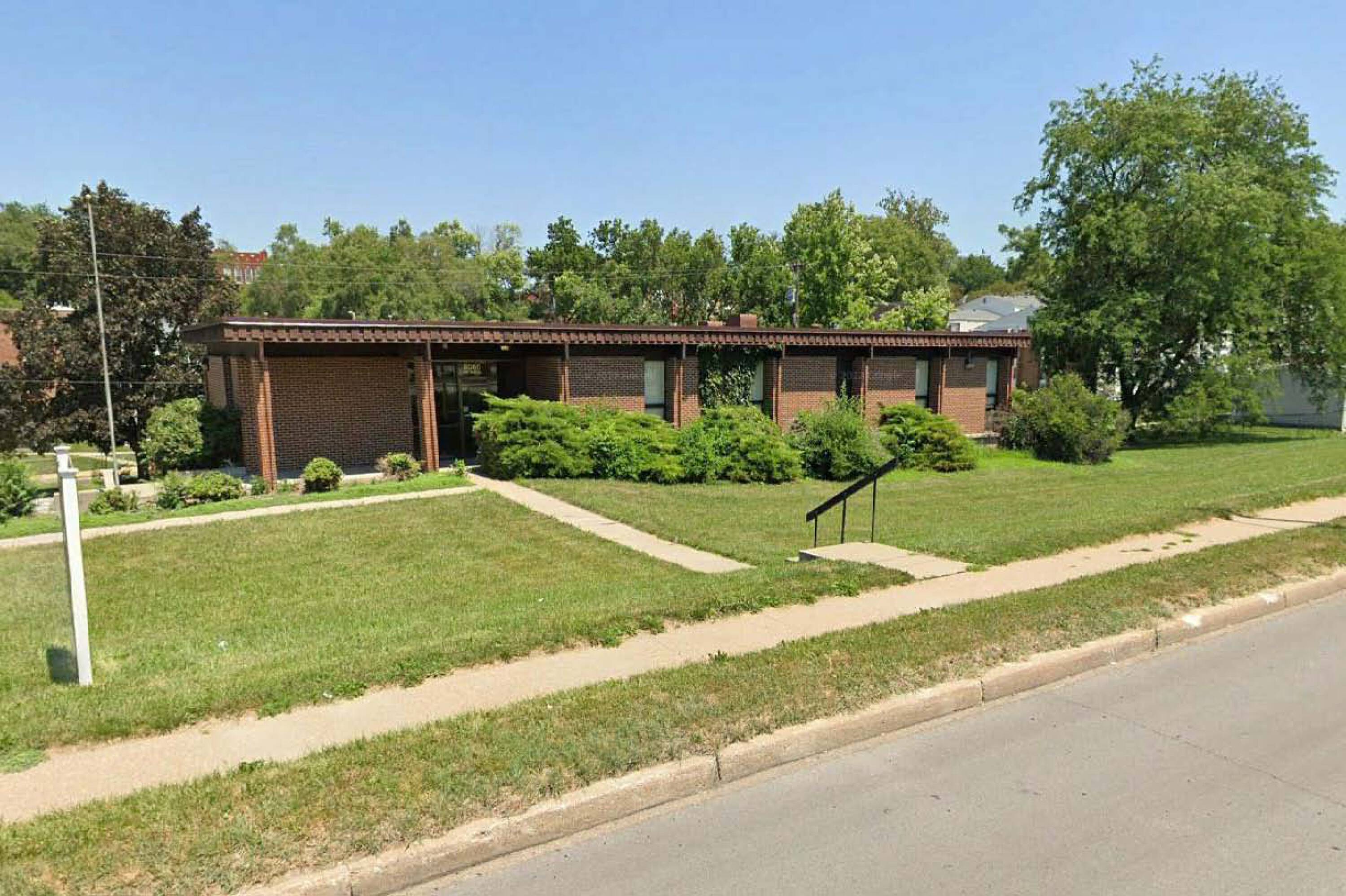 6060 NW Radial Hwy, Omaha, NE 68104