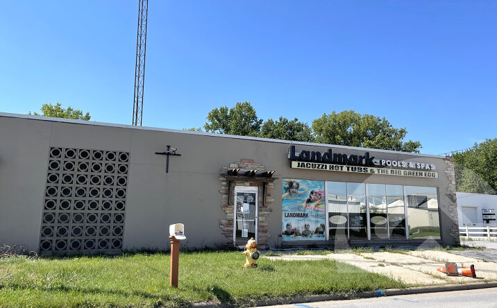 Pictures of Retail property located at 318 Illinois Ave, Maumee, OH 43537 for lease - image #1