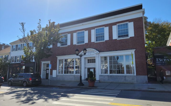 Pictures of Retail property located at 34 Main St, Plymouth, MA 02360 ...