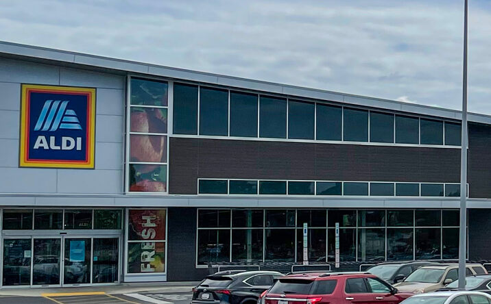 Pictures of Retail property located at 3220 Crain Hwy, Waldorf, MD 20603 for lease - image #1