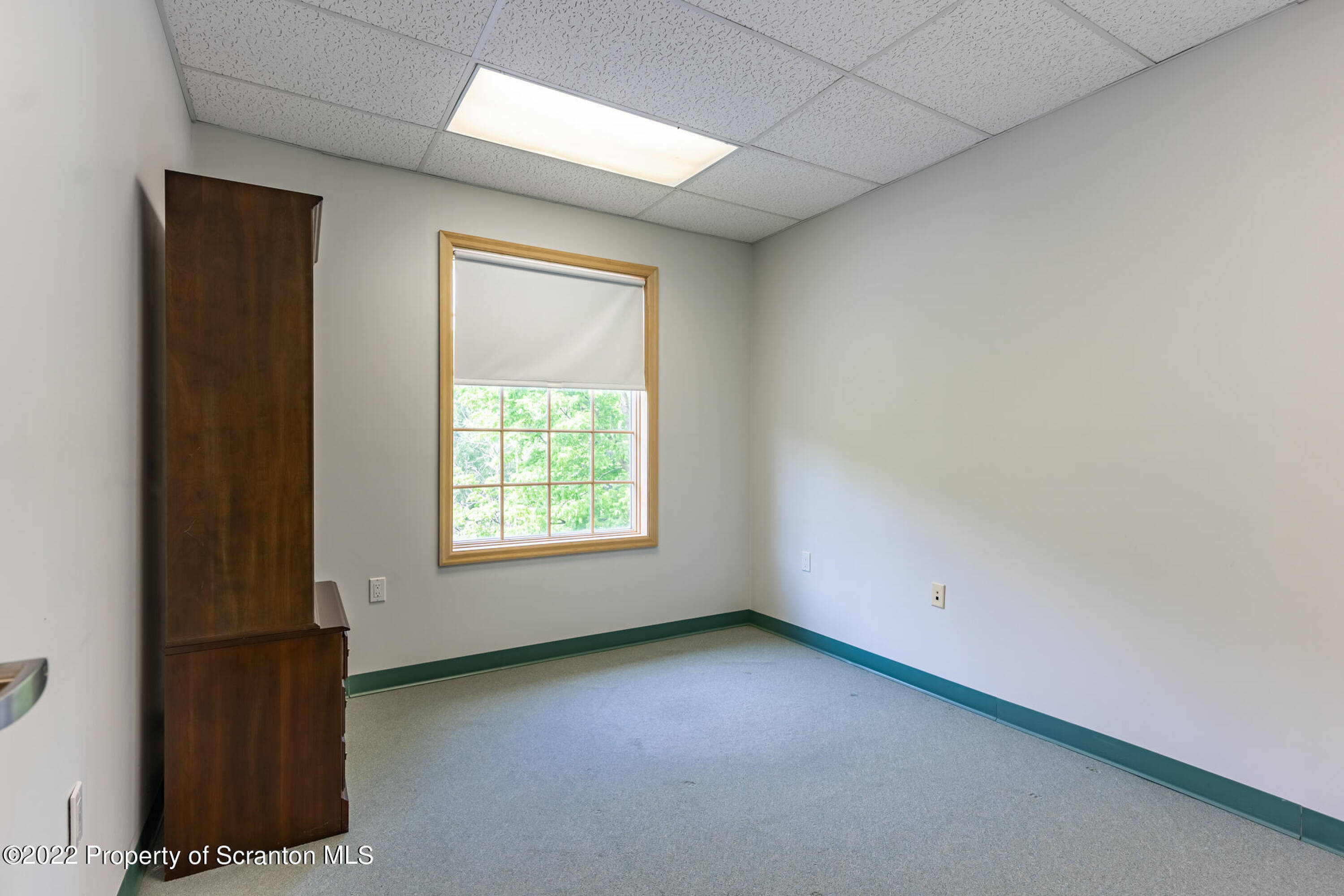 105 Layton Rd, Clarks Summit, PA 18411