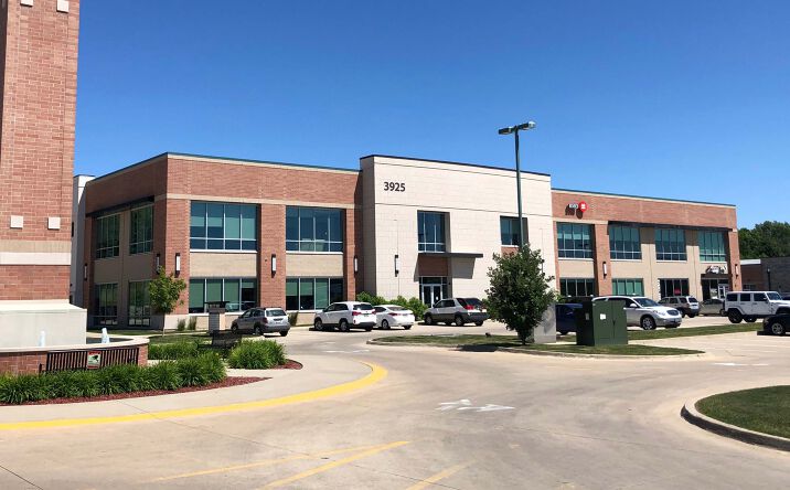 Pictures of Office property located at 3925 Fountains Blvd, Cedar Rapids, IA 52411 for lease - image #1