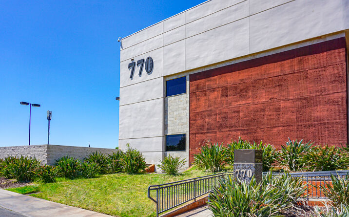 Pictures of Office property located at 770 E Shaw Ave, Fresno, CA 93710 for lease - image #1