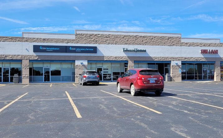Pictures of Office, Restaurant, Retail property located at 1000 Leigh Avenue, Anna, IL 62906 for lease - image #1