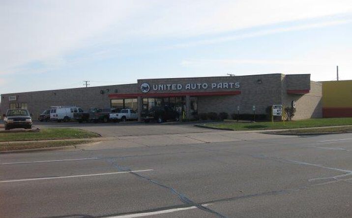 Pictures of Retail property located at 30500 – 30520 Gratiot Ave, Roseville, MI 48066 for lease - image #1
