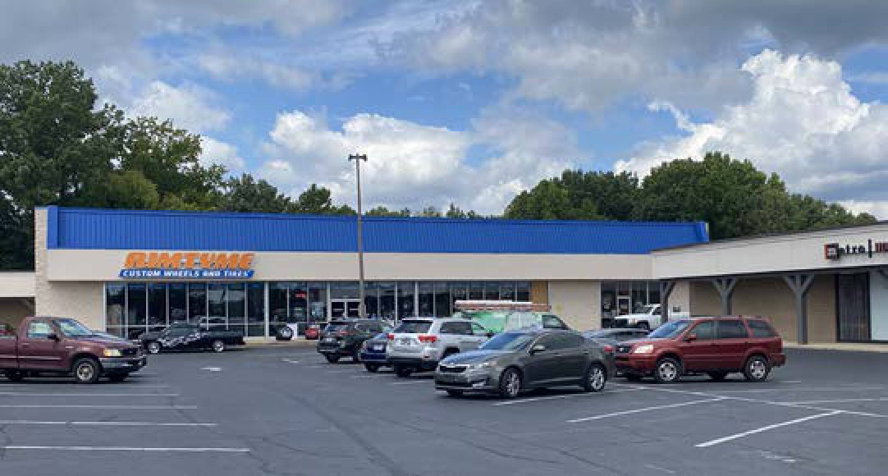 5845 Brainerd Rd, Chattanooga, TN 37411