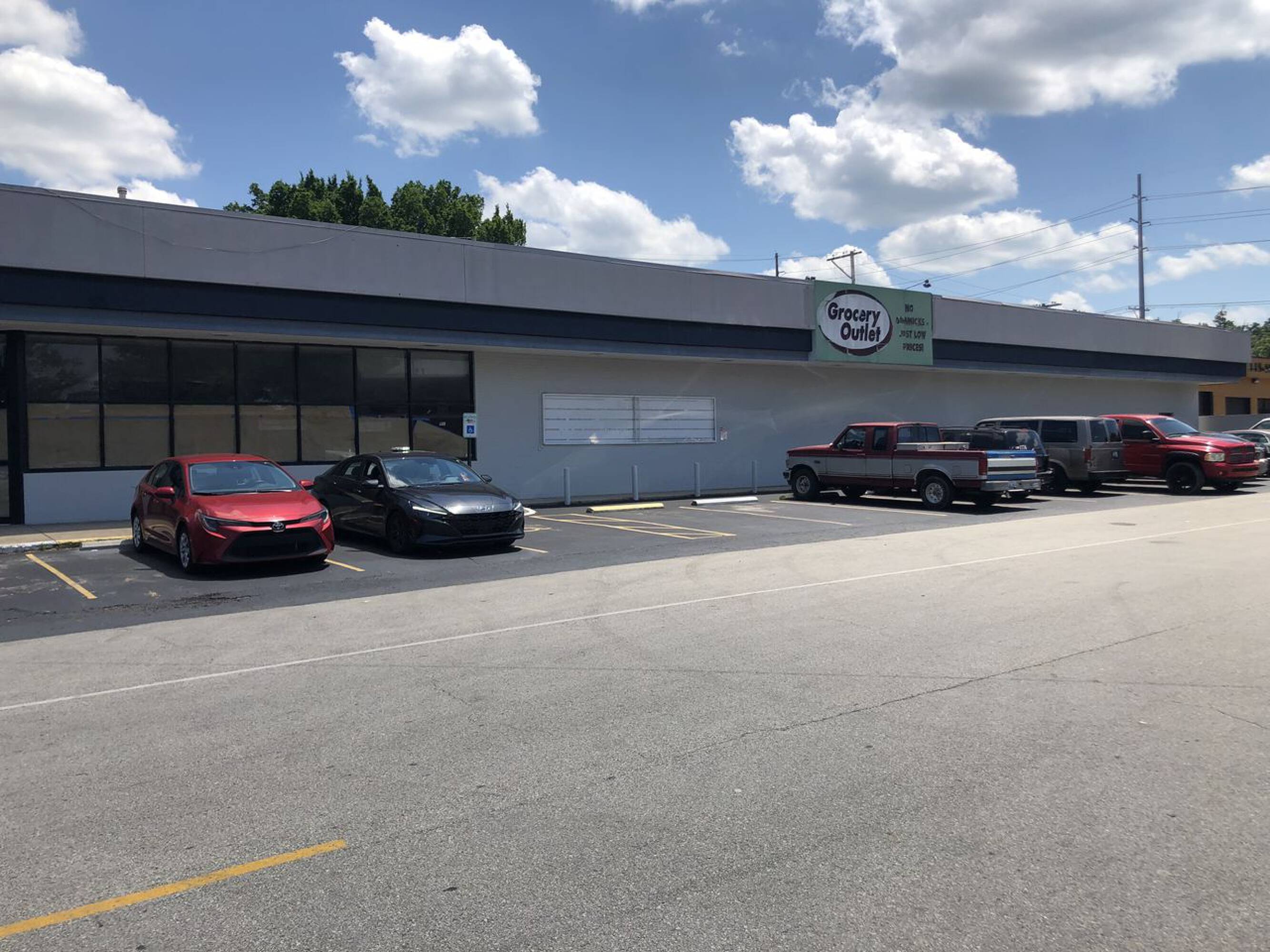 4741 Rockford Plaza, Louisville, KY 40216