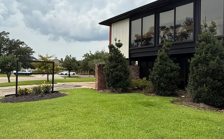 Pictures of Office property located at 800 W Bayou Pines Dr, Lake Charles, LA 70601 for lease - image #1