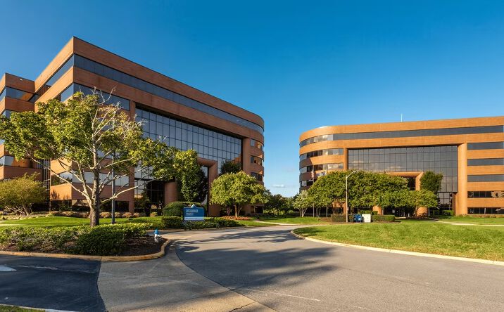 Pictures of Office property located at 860 Greenbrier Cir, Chesapeake, VA 23320 for lease - image #1