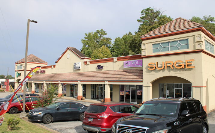 Pictures of Retail property located at 865 Vann Dr, Jackson, TN 38305 for lease - image #1