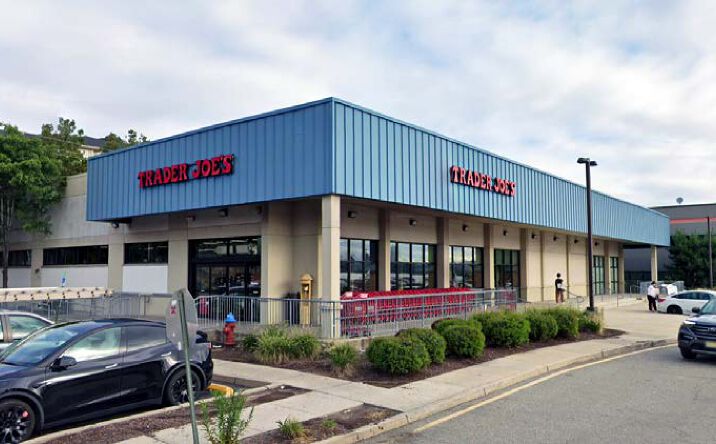 Pictures of Retail, Office property located at 725 River Rd, Edgewater, NJ 07020 for lease - image #1
