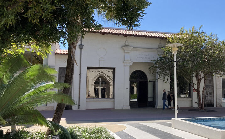 Pictures of Retail, Restaurant property located at Lincoln Rd, Miami Beach, FL 33139 for lease - image #1