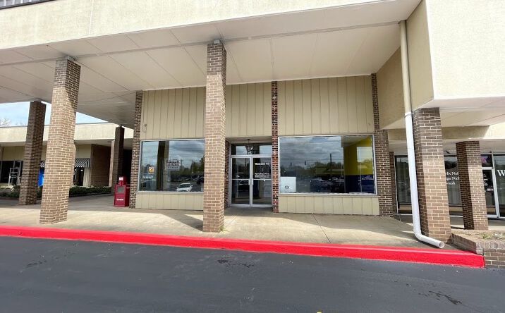 Pictures of Retail property located at 240 Highway 31Southwest, Hartselle, AL 35640 for lease - image #1