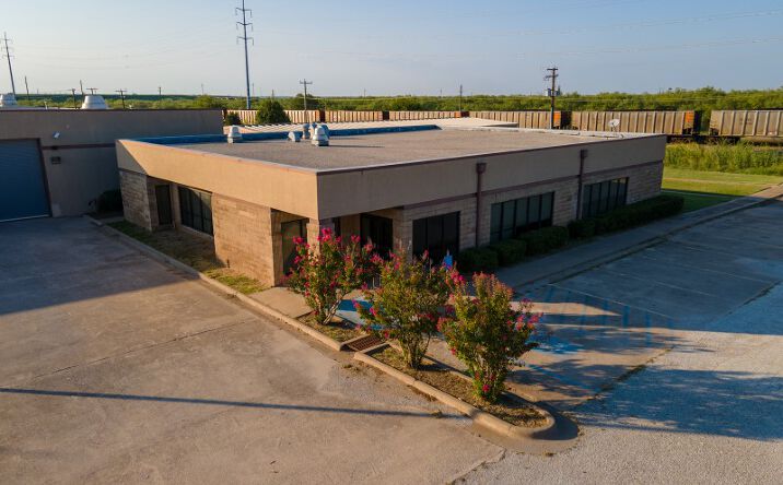 Pictures of Industrial property located at 2716 Commerce St, Wichita Falls, TX 76301 for lease - image #1